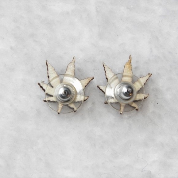 🇺🇸5/8" Wood Patriotic Pot Leaf Earrings American Flag 42 - Picture 5 of 5